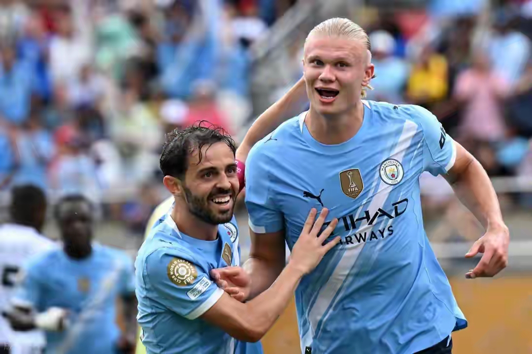 曼城门将神勇扑救助球队逆转比分，喜获胜利的简单介绍