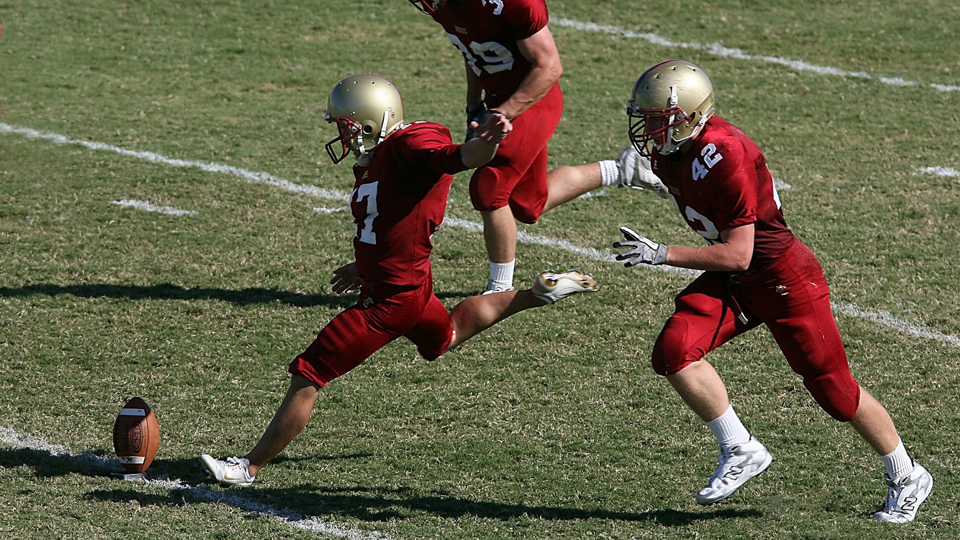 绿茵场外的双城记,当英超争冠战火正燃,德国战车已悄然驶向秘鲁