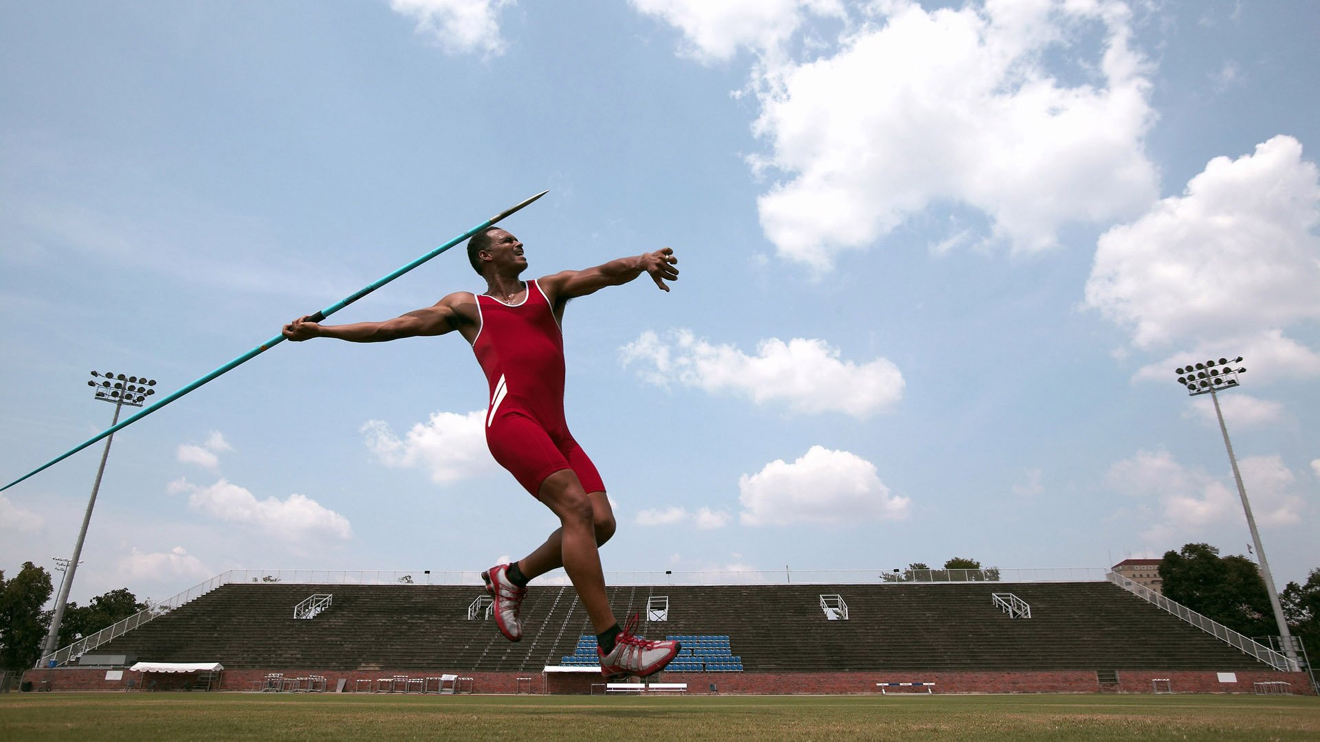 从维也纳到伯纳乌，阿拉巴的进攻封印，如何在皇马解锁狂胜土耳其的密码？